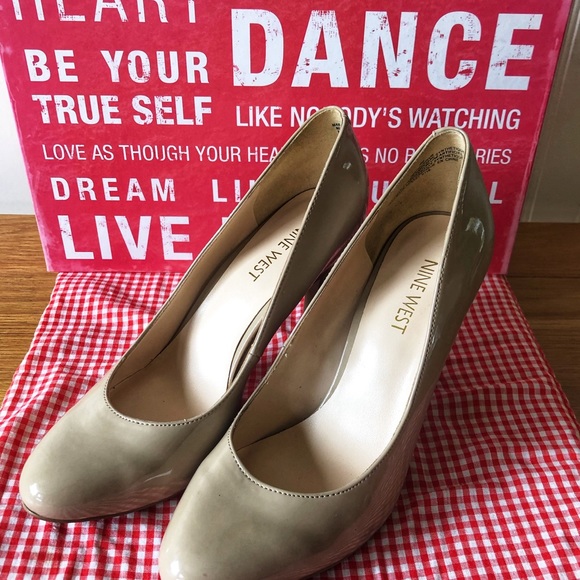 Nine West Women’s Heel Nude - Picture 2 of 8